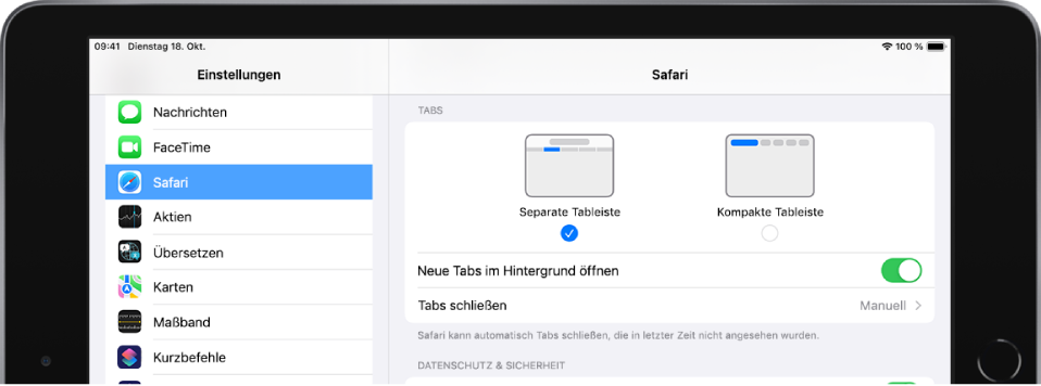 Der Bereich „Safari“ in der App „Einstellungen“. Unter den Tabs befinden sich die Optionen „Separate Tableiste“ und „Kompakte Tableiste“. Zu den anderen Optionen gehören „Neue Tabs im Hintergrund öffnen“ und „Tabs schließen“.