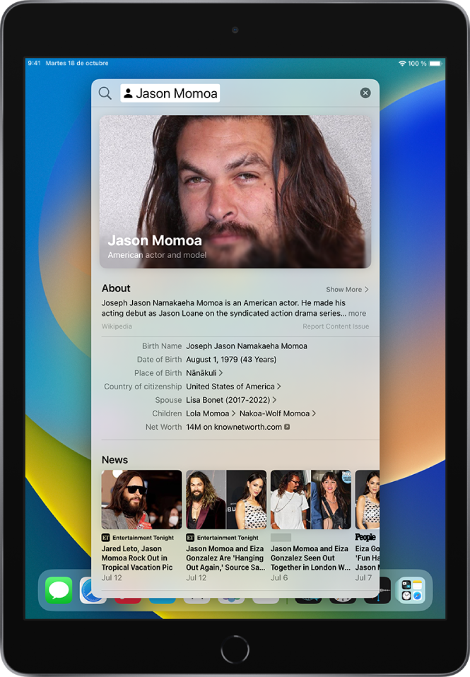 Pantalla bloqueada del iPad con una búsqueda. Arriba se muestra el campo de búsqueda con el texto “Jason Momoa”, y debajo aparecen los resultados de búsqueda correspondientes a ese texto.