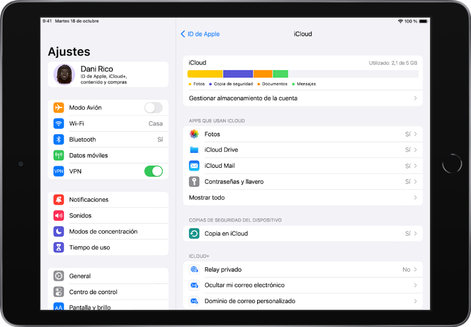 Pantalla de ajustes de iCloud con el medidor de almacenamiento en iCloud y una lista de apps y servicios, como Mail, Contactos y Mensajes, que se pueden utilizar con iCloud.