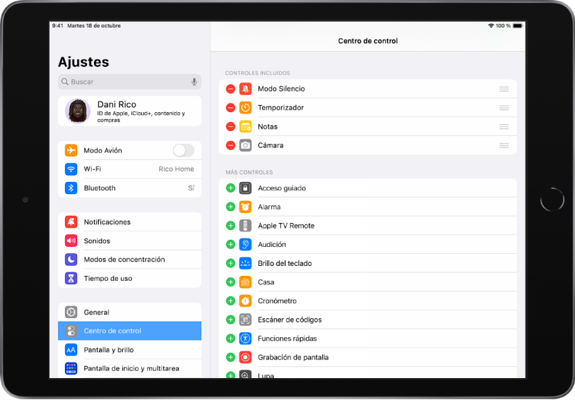 La pantalla de ajustes del iPad. En el lado izquierdo de la pantalla está la barra lateral Ajustes; el centro de control está seleccionado. En el lado derecho de la pantalla están las opciones para personalizar el centro de control.