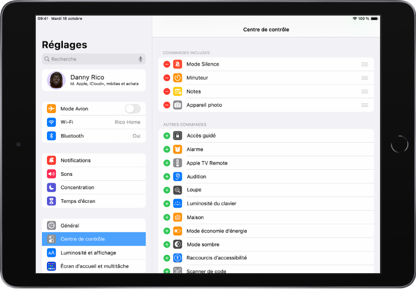 Écran Réglages de l’iPad. Sur le côté gauche de l’écran se trouve la barre latérale Réglages. « Centre de contrôle » est sélectionné. Sur le côté droit de l’écran se trouvent les options pour personnaliser le centre de contrôle.