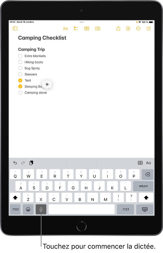 Clavier à l’écran montrant la touche Dicter (à gauche de la barre d’espace), que vous pouvez toucher pour commencer à dicter du texte.