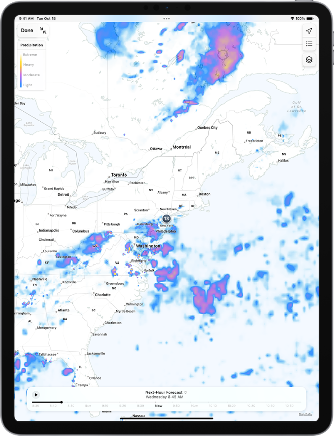 Ekraną užpildo aplinkinės vietovės kritulių žemėlapis. Viršutiniame dešiniajame kampe nuo viršaus iki apačios yra mygtukai „Current Location“, „Favorite Locations“, „Overlay“ ir „Toggle Full Screen Map“. Viršutiniame kairiajjame kampe yra mygtukas „Done“.