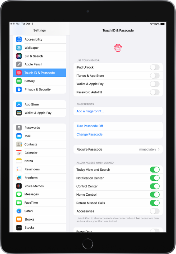 Šoninė juosta „Settings“ yra kairėje ekrano pusėje ir pasirinkta nuostata „Touch ID & Passcode“. Dešinėje ekrano pusėje yra parinktys, leidžiančios pasirinkti, kurias funkcijas galima atrakinti naudojant „Touch ID“. Parinktys „iPad Unlock“, „iTunes & App Store“, „Wallet & Apple Pay“ ir „Password Autofill“ yra išjungtos.