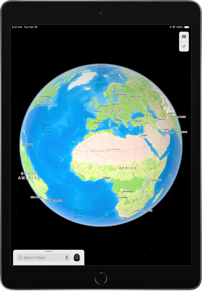 Zeme tiek attēlota kā globuss ar kontinentiem, pilsētām un okeāniem, kuri identificēti ar nosaukumiem.