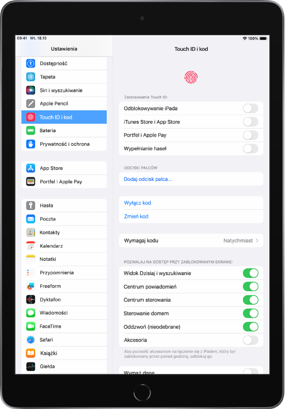 Pasek boczny ustawień jest widoczny po lewej stronie; zaznaczona jest pozycja Touch ID i kod. Po prawej stronie ekranu wyświetlane są opcje wyboru funkcji, które mają używać Touch ID. Opcje Odblokowywanie iPada, iTunes i App Store, Portfel i Apple Pay oraz Wypełnianie haseł są wyłączone.
