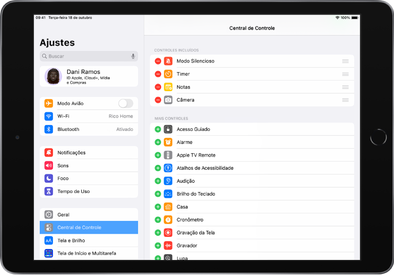 Tela de Ajustes do iPad. No lado esquerdo da tela está a barra lateral Ajustes. Central de Controle está selecionado. No lado direito da tela estão as opções para personalizar a Central de Controle.