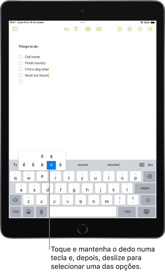 Um teclado na parte inferior do ecrã do iPad mostra caracteres acentuados alternativos que aparecem quando mantém premida a tecla E.
