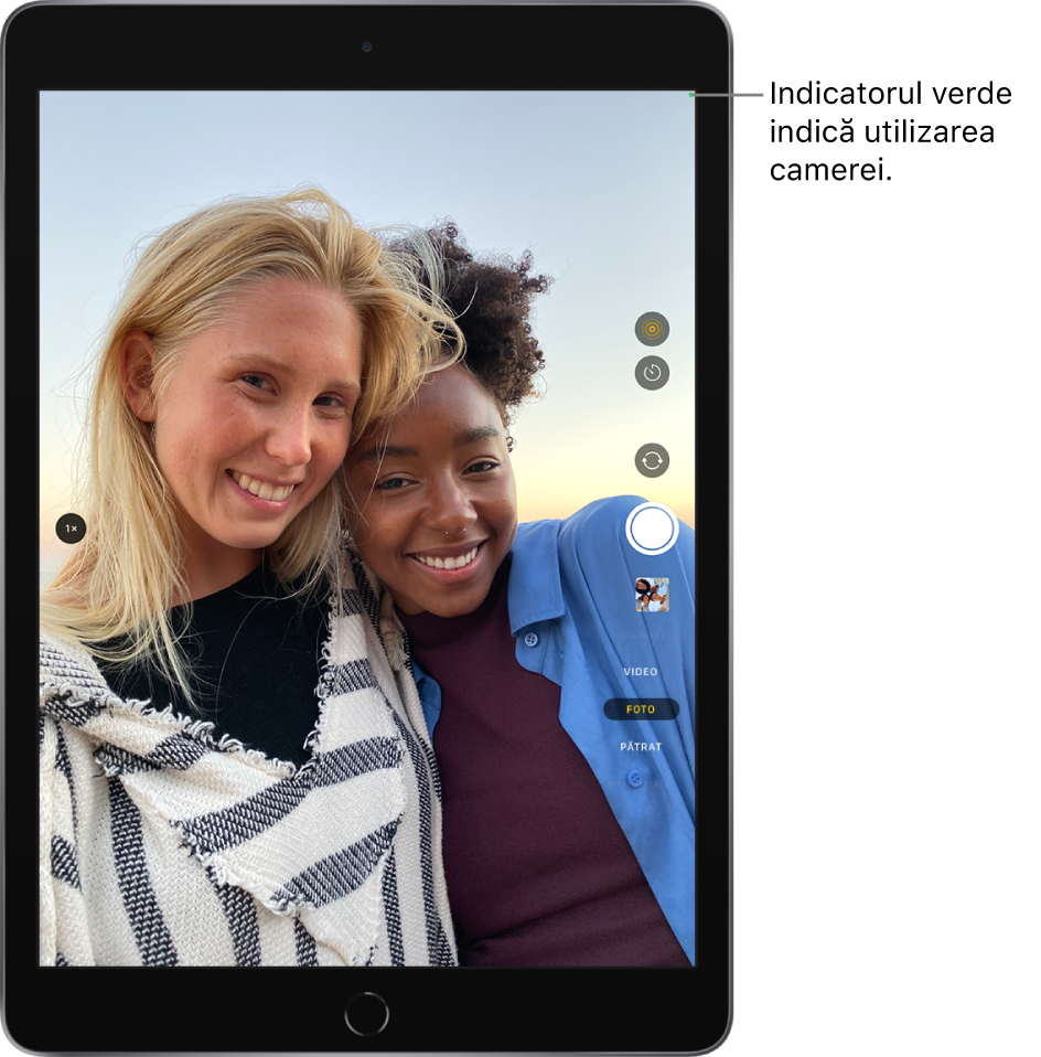 Ecranul aplicației Cameră. Un indicator verde în colțul din dreapta sus indică faptul că este utilizată camera.