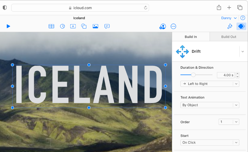 Está selecionada uma caixa de texto num diapositivo e o separador “Entrada” está selecionado na parte superior da barra lateral à direita. A animação “Deslizar” está selecionada no menu pop-up e aparecem as opções para personalizar a animação por baixo na barra de ferramentas.