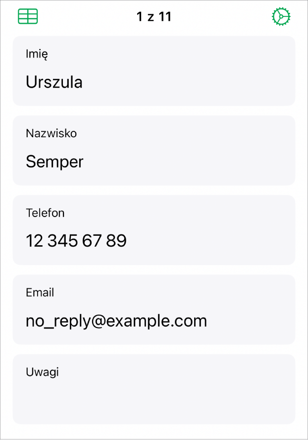 Jeden rekord w formularzu z polami przeznaczonymi dla imienia, numeru telefonu, adresu email i innych. Widoczne są także narzędzia do wyświetlania połączonej tabeli oraz konfigurowania formularza.