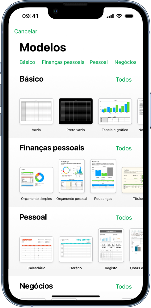 A lista de modelos com uma linha de categorias visível na parte superior, na qual é possível tocar para filtrar as opções. Por baixo estão visíveis miniaturas de modelos preconcebidos organizados em linhas por categoria, que começam por Recentes na parte superior e Básico e “Finanças pessoais” posteriormente. Surge um botão Ver tudo por cima e à direita de cada linha da categoria. O botão Idioma e região no canto superior direito.