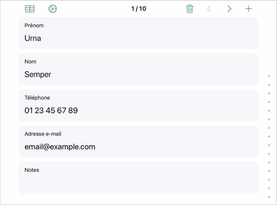 Un enregistrement dans un formulaire avec des champs pour le nom, le numéro de téléphone, l’adresse e-mail et plus encore. Figurent également en haut des commandes permettant de visualiser le tableau lié, les commandes de configuration du formulaire, et de passer d’un enregistrement à l’autre.