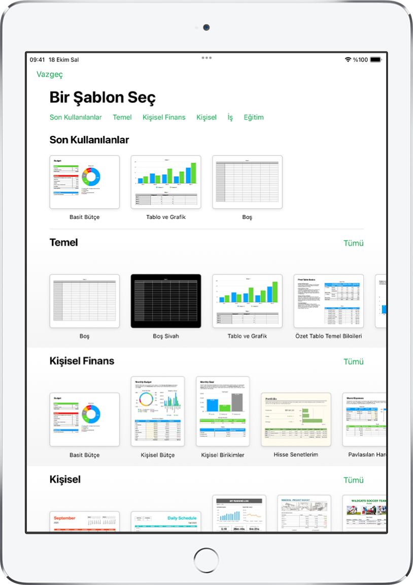 Üst taraf boyunca seçenekleri filtrelemek için dokunabileceğiniz kategori satırını gösteren şablon seçici. Altta, kategoriye göre satırlar halinde düzenlenmiş önceden tasarlanmış şablonların küçük resimleri yer alır; en üstte Son Kullanılanlar ile başlar, ardından Temel ve Kişisel Finans gelir. Yukarıda ve her bir kategori satırının üstünde Tümünü Gör düğmesi görünür. Dil ve Bölge düğmesi sağ üst köşededir.