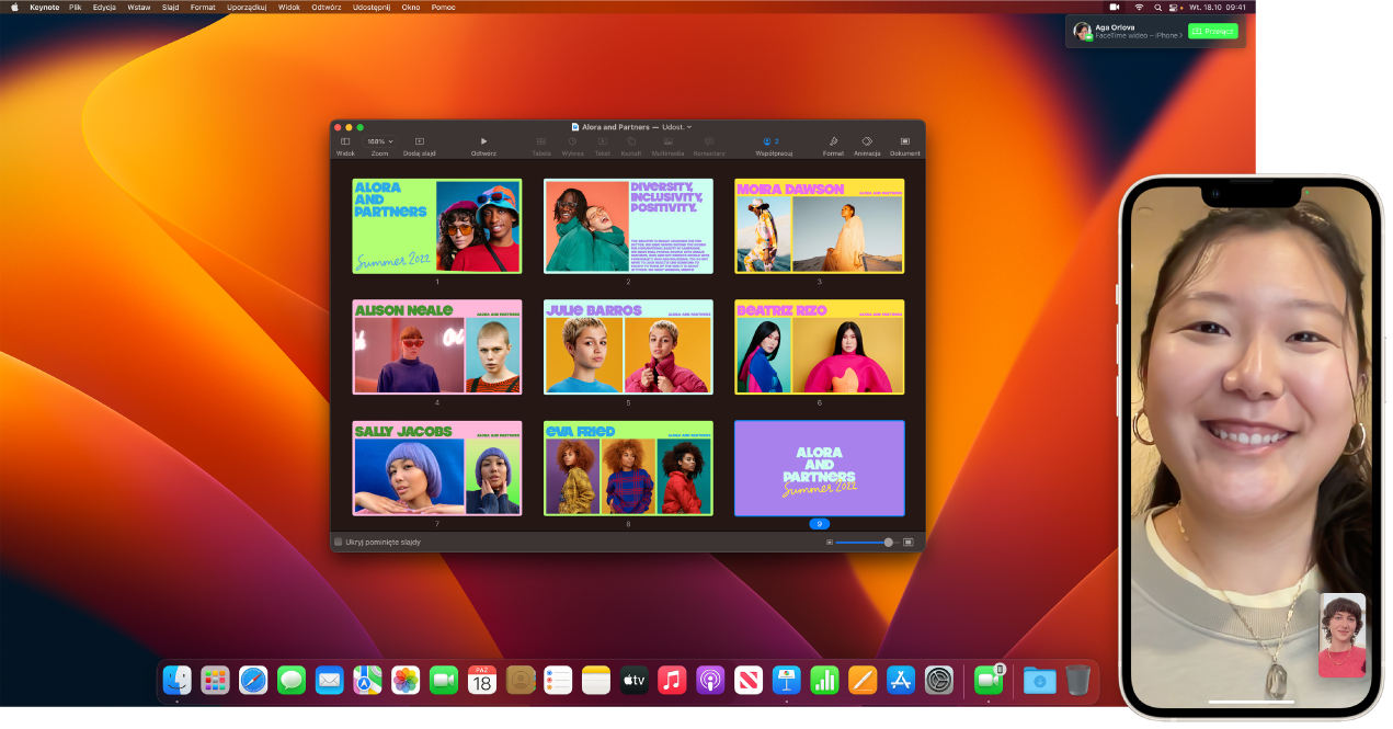 Połączenie FaceTime na iPhonie obok biurka Maca, na którym jest otwarte okno Keynote. W prawym górnym rogu ekranu Maca jest przycisk do przełączania połączenia FaceTime do Maca.