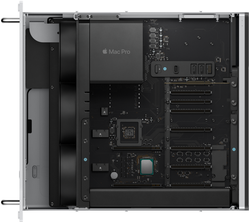 Widok wewnętrzny Maca Pro zamontowanego w szafie serwerowej.
