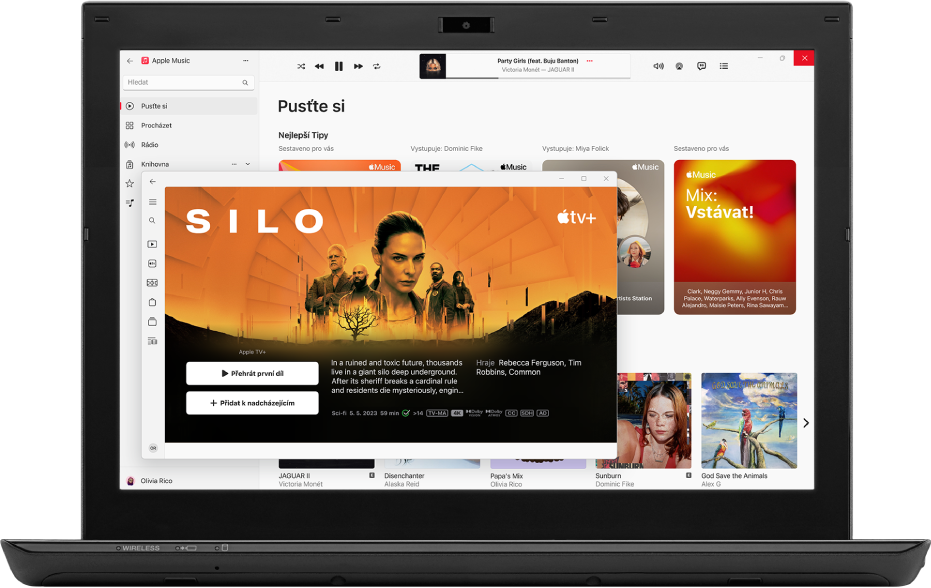 PC s otevřenými aplikacemi Apple TV a Apple Music