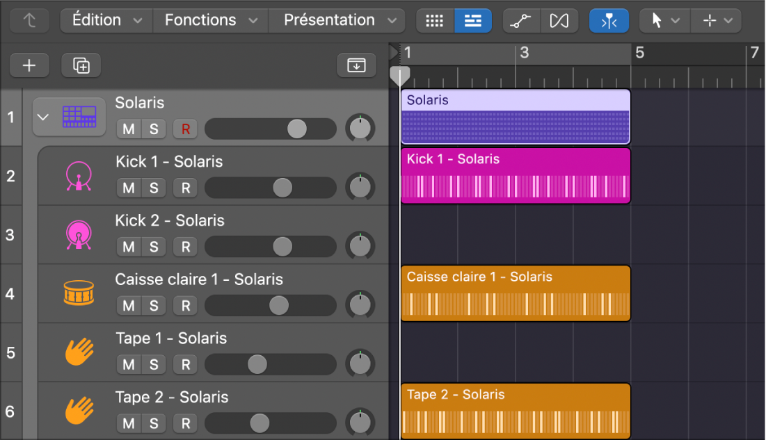 Track Stack de Drum Machine Designer scindée, avec régions de motif sur des sous-pistes.