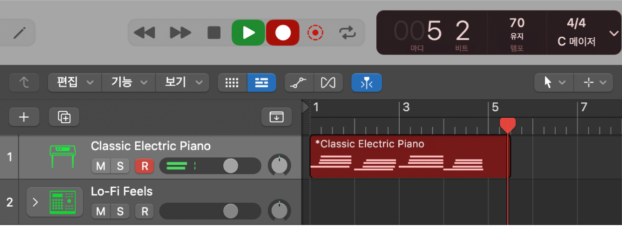 그림. 트랙 영역에서 녹음된 MIDI 리전이 빨간색으로 보임.