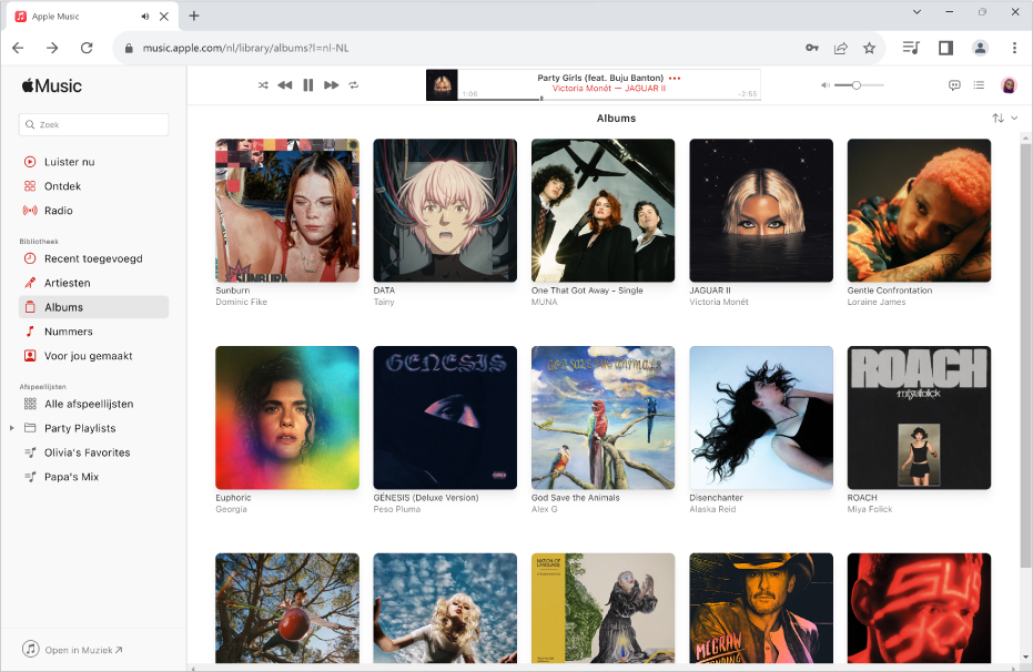 Het Apple Music-venster in Chrome met een bibliotheek met verschillende albums.