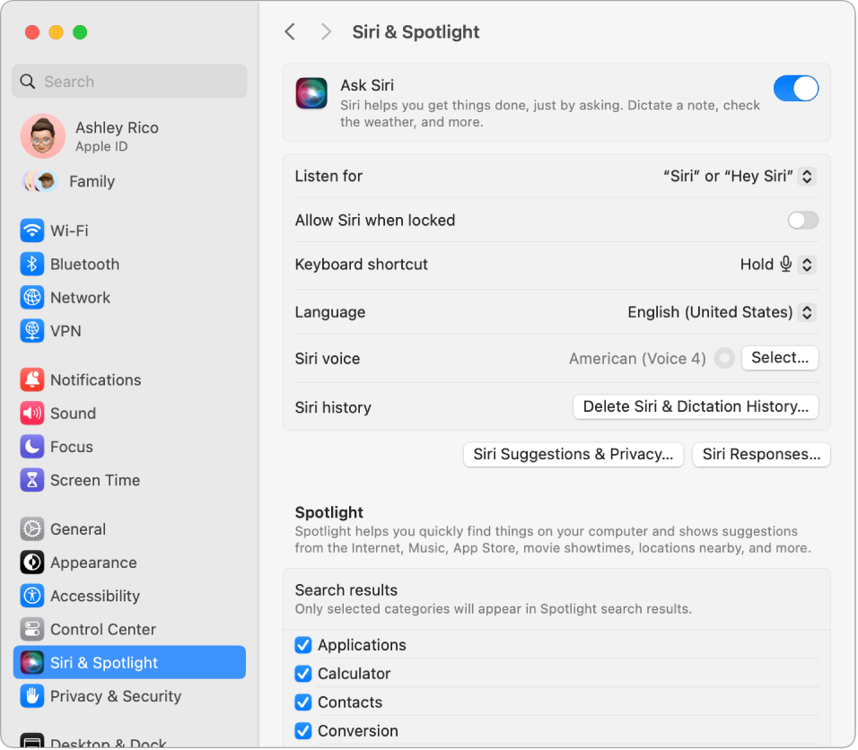 Okno nastavení Siri s vybranou volbou Požadavky na Siri a s několika volbami přizpůsobení Siri na pravé straně