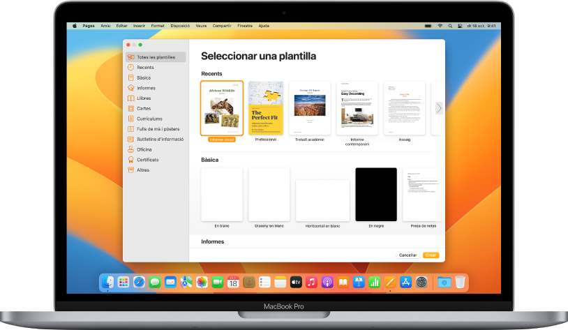 Un MacBook Pro amb el selector de plantilles del Pages obert a la pantalla. Hi ha la categoria “Totes les plantilles” seleccionada a l’esquerra i es mostren plantilles predissenyades en files a la dreta ordenades per categoria.