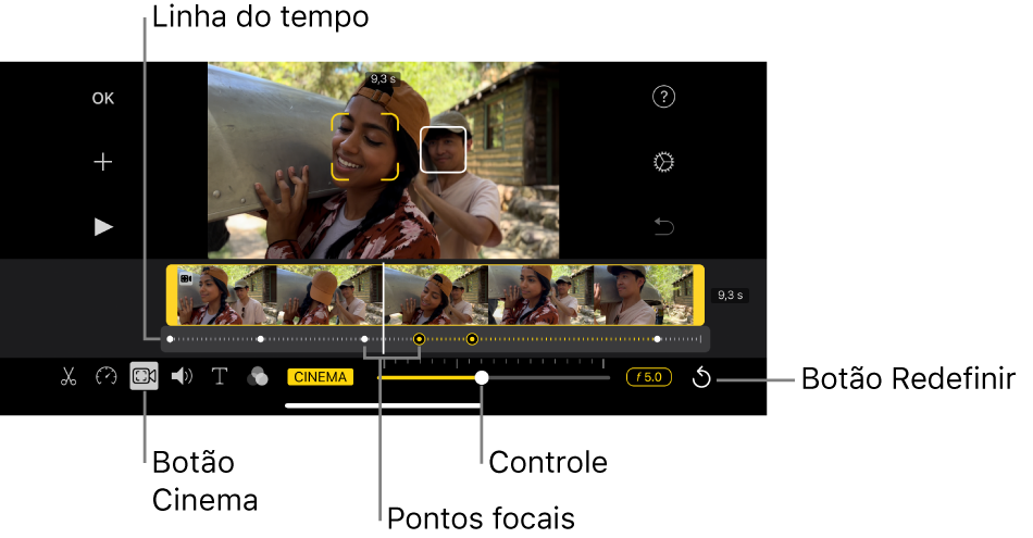 Um clipe de vídeo no modo Cinema no visualizador, com colchetes amarelos ao redor do objeto em foco e uma caixa branca ao redor de um objeto que não está em foco. A linha do tempo mostra pontos de foco brancos e amarelos.