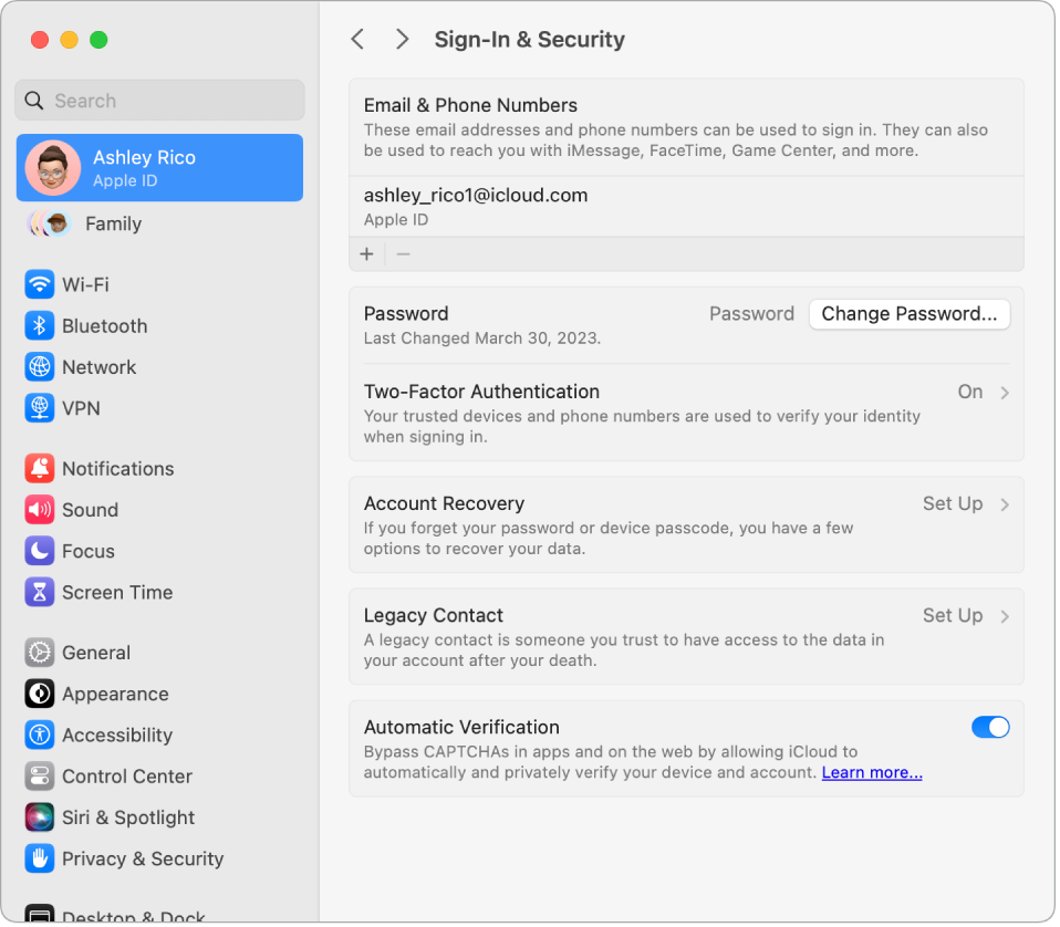 La sezione “Password e sicurezza” di ID Apple in Impostazioni di Sistema. Da qui puoi configurare “Recupero account” o “Contatto erede”.