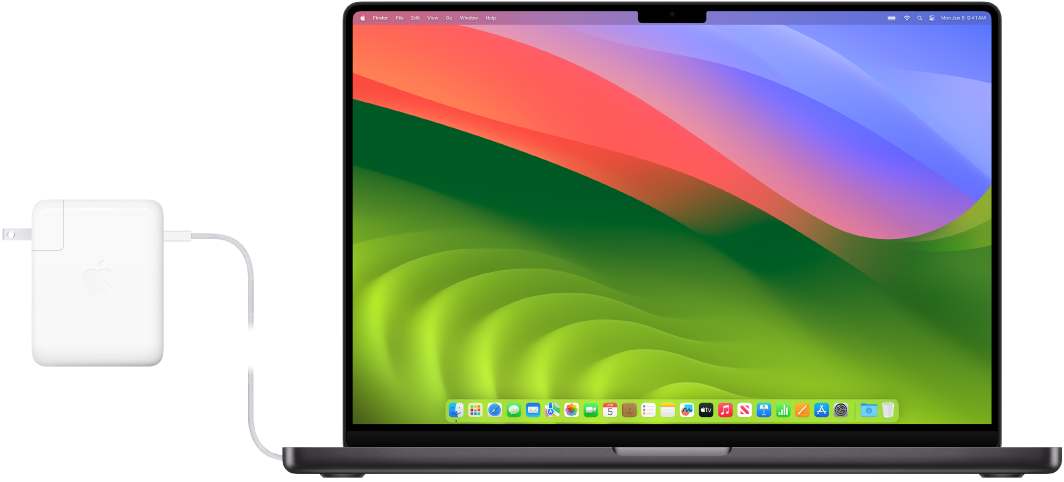 MacBook Pro รุ่น 16 นิ้วที่เชื่อมต่ออยู่กับอะแดปเตอร์แปลงไฟ
