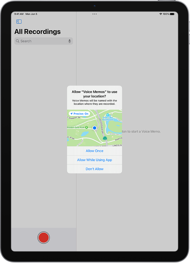La sol·licitud d’una app per utilitzar les dades de la ubicació a l’iPad. Les opcions són: “Permetre una vegada”, “Permetre amb l’app en ús” i “No permetre”.