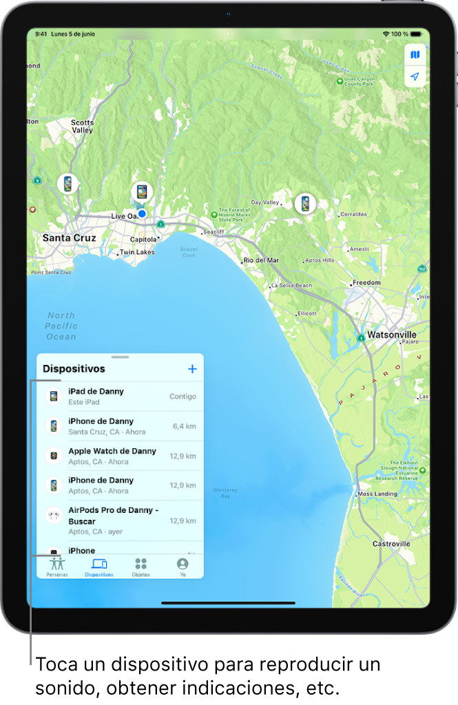 Pantalla Buscar abierta en la lista Dispositivos. Los dispositivos que aparecen en la lista incluyen el iPad de Alberto, el iPhone de Alberto, el Apple Watch de Alberto y los AirPods Pro de Alberto. Sus ubicaciones se muestran en un mapa de Santa Cruz.