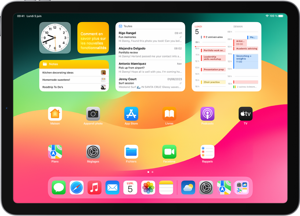 L’écran d’accueil avec le Dock affichant sept apps favorites à gauche et trois suggestions d’app à droite. L’icône la plus à droite du Dock ouvre la bibliothèque d’apps.