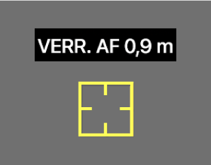 Commande à l’écran Verrouillage AF affichant le texte « VERR. AF 0,9 m » indiquant que la mise au point est fixée à 0,9 m de la caméra.