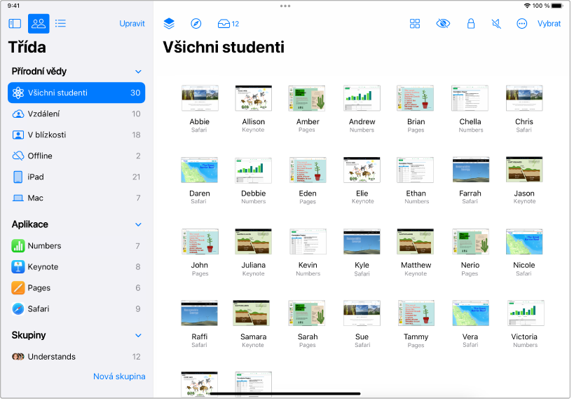 Okno aplikace Třída na iPadu se zvýrazněným tlačítkem Všichni studenti Dole jsou vidět obrazovky jednotlivých vybraných studentů.