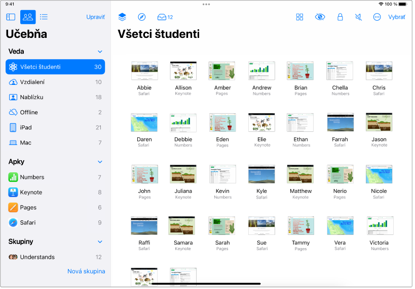 Okno apky Učebňa na iPade so zvýrazneným tlačidlom Všetci študenti. V dolnej časti obrazovky sa zobrazujú obrazovky jednotlivých vybraných študentov.