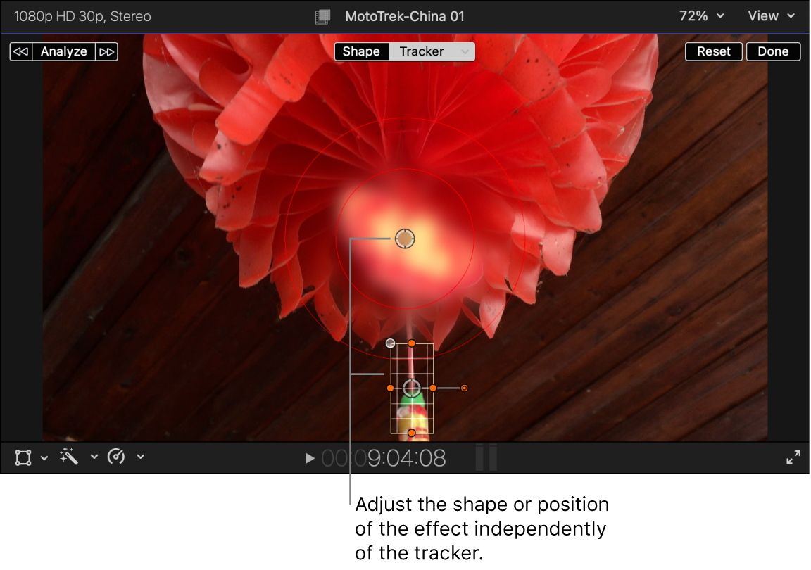 The viewer showing the shape mask for the blur effect unpinned from the tracker and positioned above it