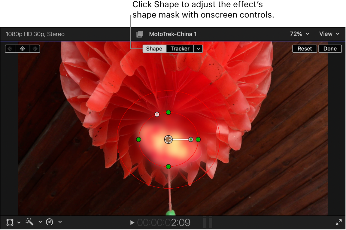 Shape selected at the top of the viewer, and the viewer showing onscreen controls for adjusting the effect’s shape mask
