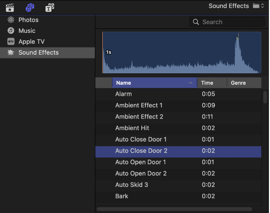 La barra lateral “Fotos, vídeos y audio” con la categoría de efectos de sonido seleccionada y el explorador con una lista de clips de efectos sonoros
