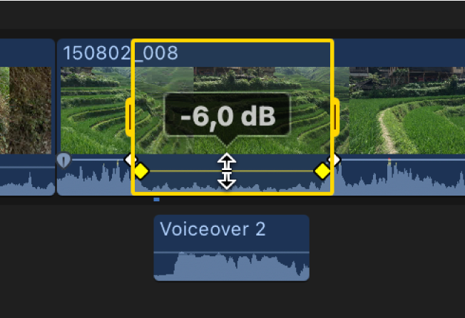 Sélection de plage dans un plan vidéo de la timeline avec une sélection de plage, avec la commande audio horizontale glissée vers le bas pour réduire le volume