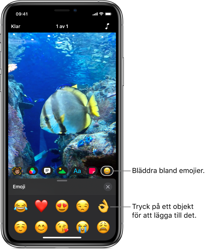 En videobild i visningsfönstret med Emojiknappen markerad och alternativ för emojier nedanför.