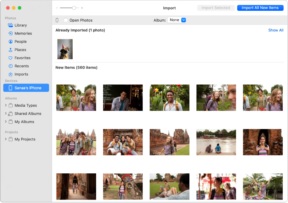 L’app Fotos amb un iPhone seleccionat a la barra lateral i la finestra Importar oberta.