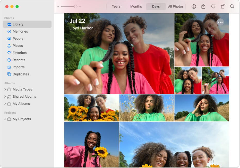 A la finestra principal de l’app Fotos es veu l’opció “Fototeca” seleccionada a la barra lateral de l’esquerra, les fotos organitzades per dies a la dreta i la barra d’eines a dalt.