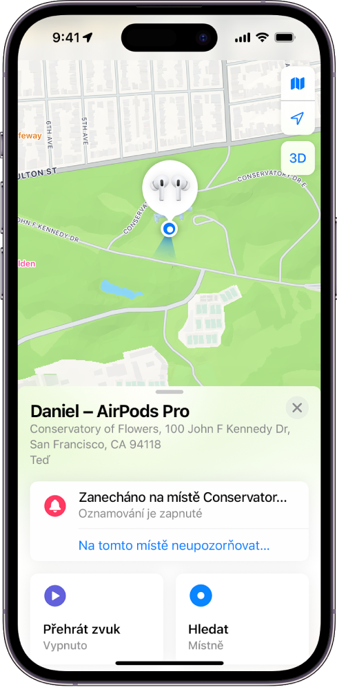 Obrazovka aplikace Najít na iPhonu. Na plánu San Franciska se zobrazuje poloha AirPodů Pro včetně adresy spolu s volbami Přehrát zvuk, Najít a Oznámení.