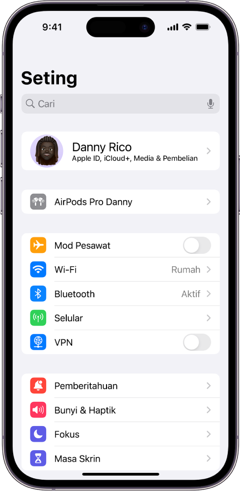 App Seting pada iPhone, menunjukkan AirPods pengguna yang disambungkan disenaraikan di bahagian atas skrin.