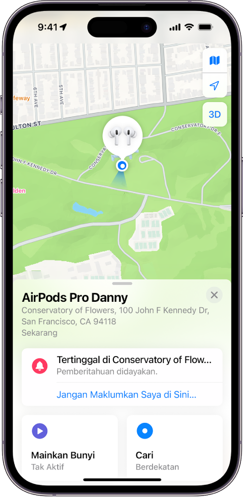 Skrin dalam app Cari pada iPhone. Lokasi AirPods ditunjukkan pada peta San Francisco, dengan alamat disenaraikan dan pilihan Mainkan Bunyi dan Cari.
