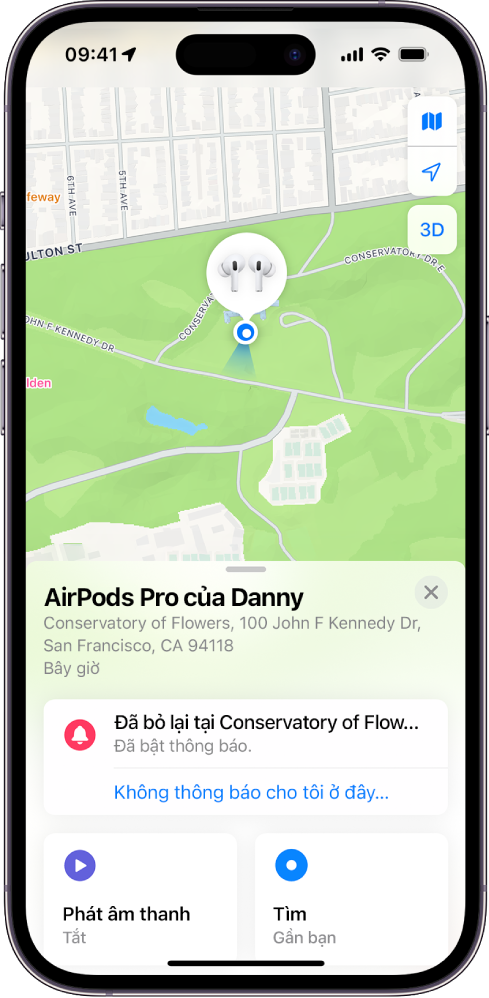 Một màn hình trong ứng dụng Tìm trên iPhone. Vị trí của AirPods được hiển thị trên bản đồ San Francisco, với một địa chỉ được liệt kê và các tùy chọn Phát âm thanh và Tìm.