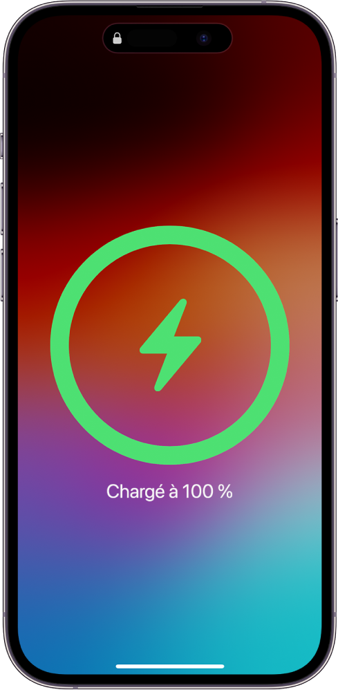 L’écran d’un iPhone affichant la batterie chargée à 100 %.