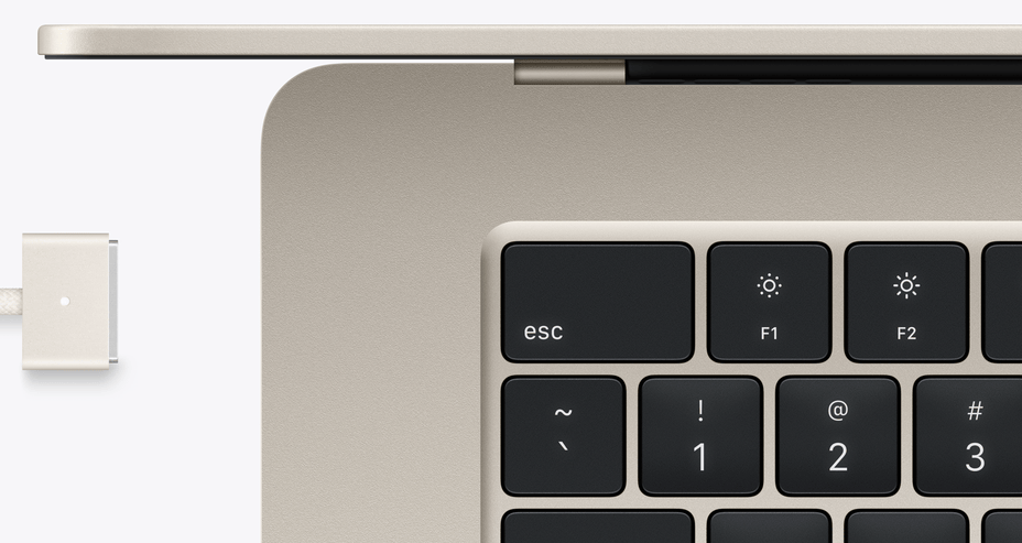 Animacja pokazująca podłączanie kabla zasilacza do gniazda w MacBooku Air.