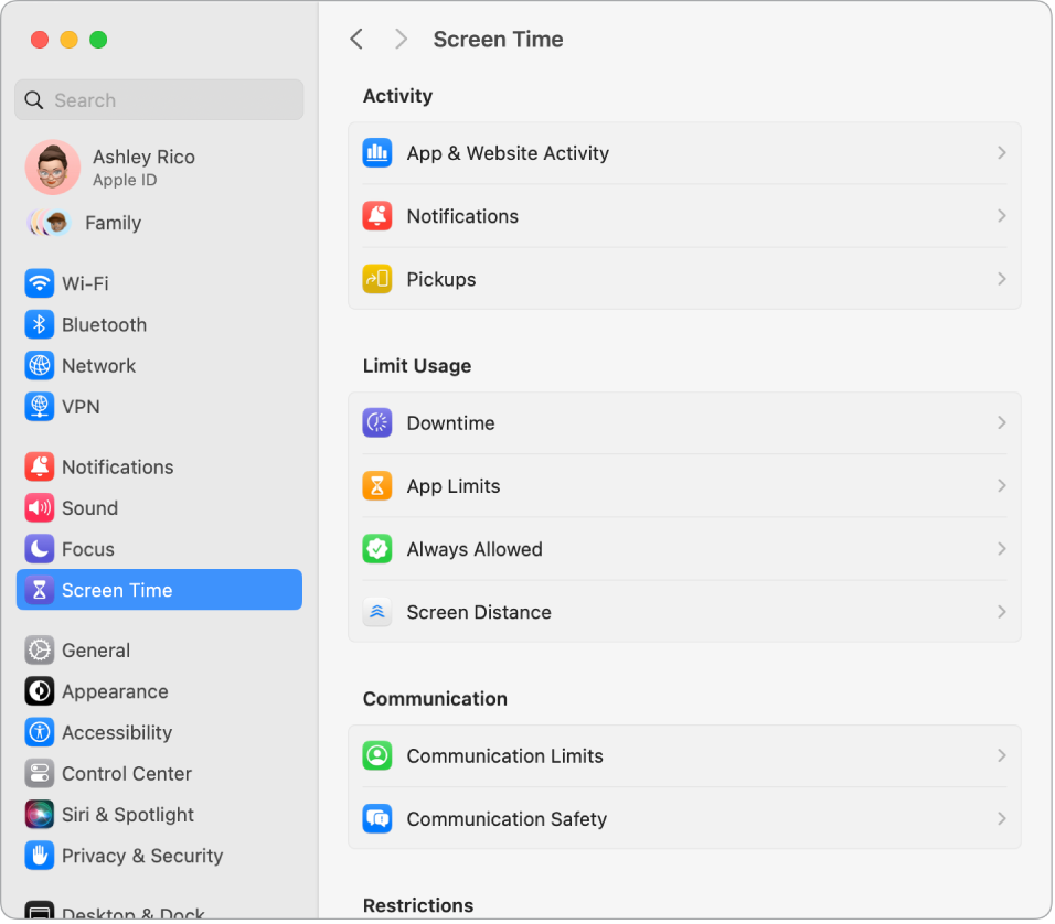 Okno z nastavitvami Screen Time, ki prikazuje možnosti za prikaz App Usage, Notifications in Pickups, pa tudi možnosti za upravljanje časa Screen Time, kot so čas nedelovanja, nastavitev omejitev aplikacij in komunikacij in še več.