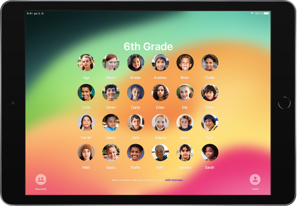 Sdílený iPad se zobrazenými profily 24 studentů.
